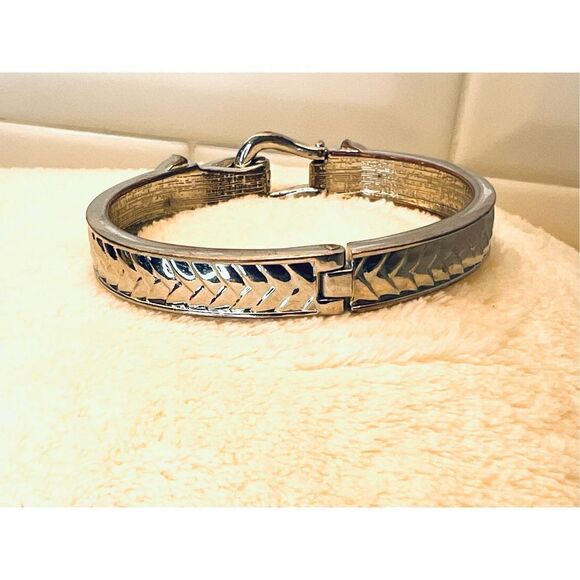 Silver Tone Magnetic Crystal Inlay Herringbone Wide Bracelet Jewelry Buy 3/$18 - Picture 2 of 5